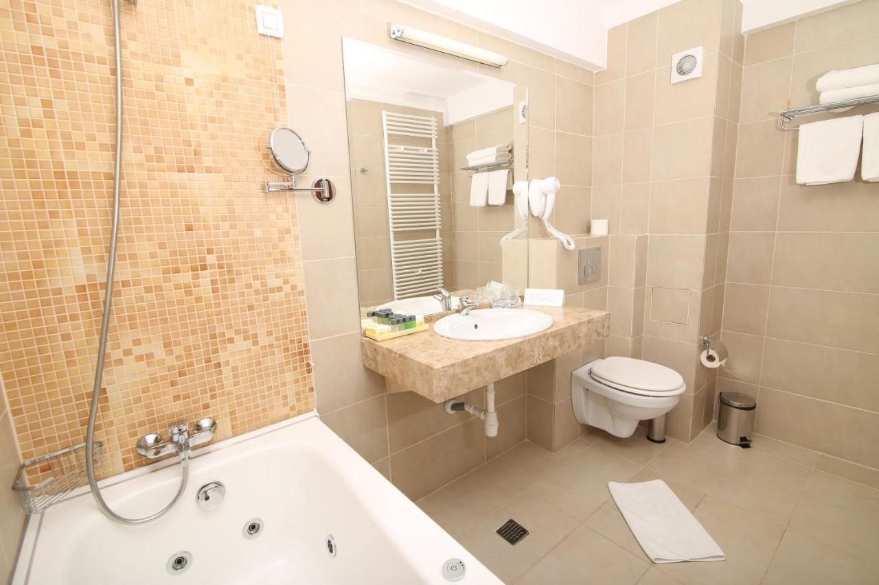 Отель Hotel Carmen Предял