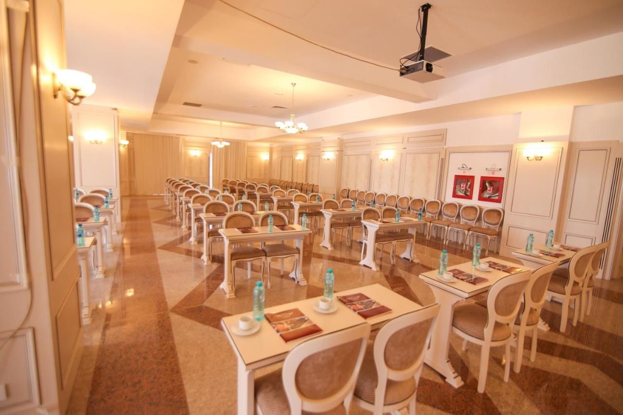 Отель Hotel Carmen Предял